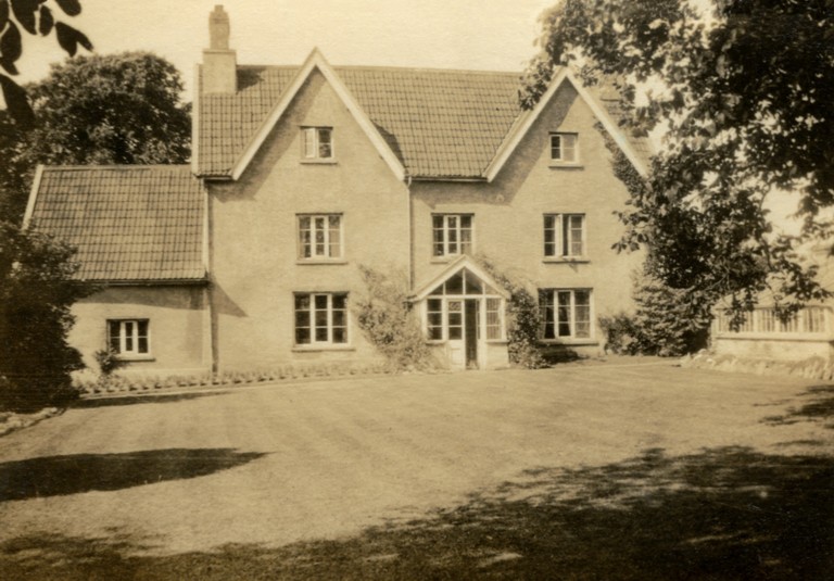 Photo of Coldharbour Farm circa 1920